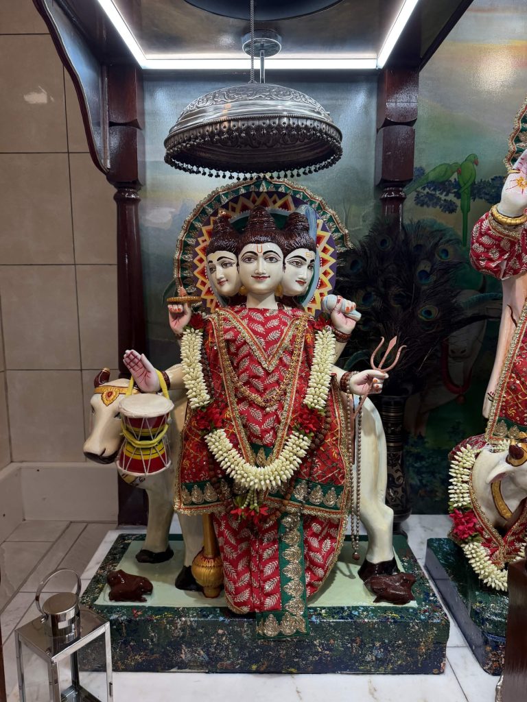 Shree Krishna Temple - Gurudev Dattatreya Murti